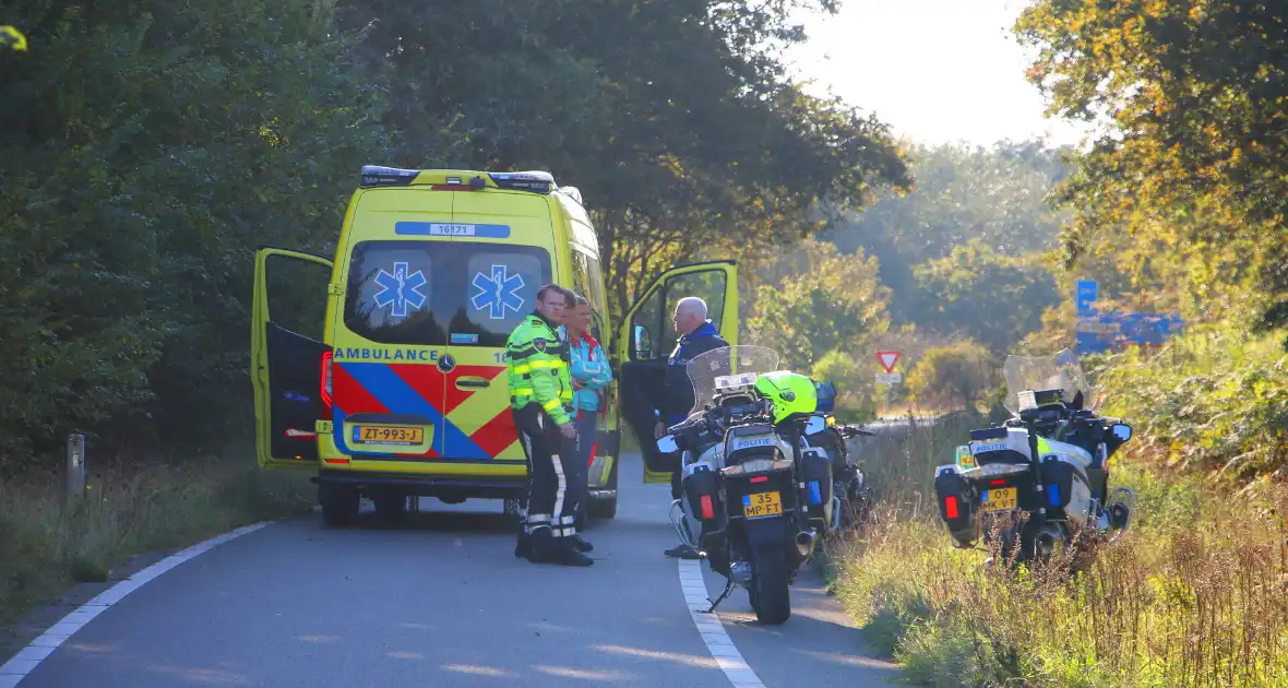 Motorrijder rijdt bosschages in en komt ten val - Foto 4