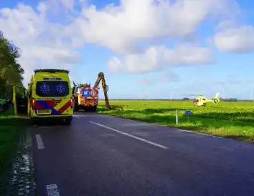 Automobilist komt om bij botsing met tractor