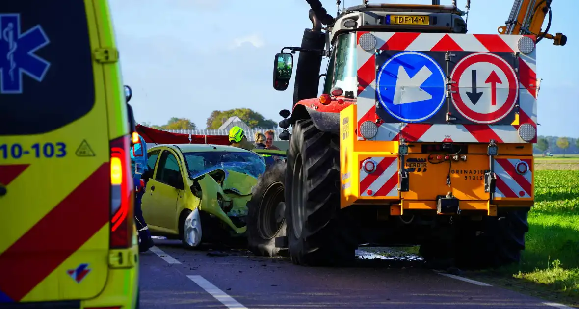 Automobilist komt om bij botsing met tractor - Foto 4