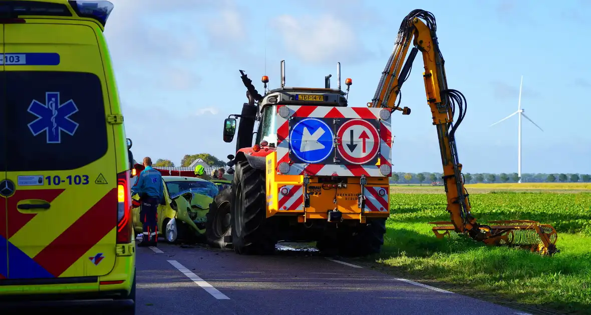 Automobilist komt om bij botsing met tractor - Foto 5