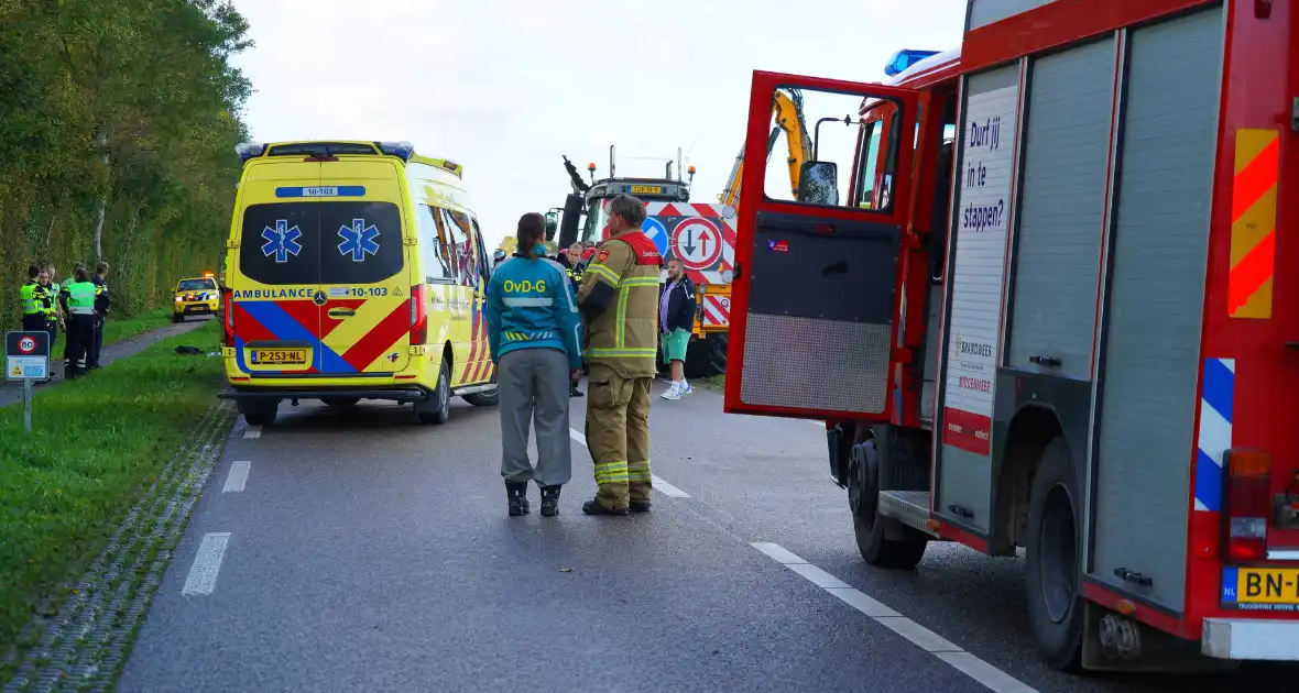 Automobilist komt om bij botsing met tractor - Foto 7