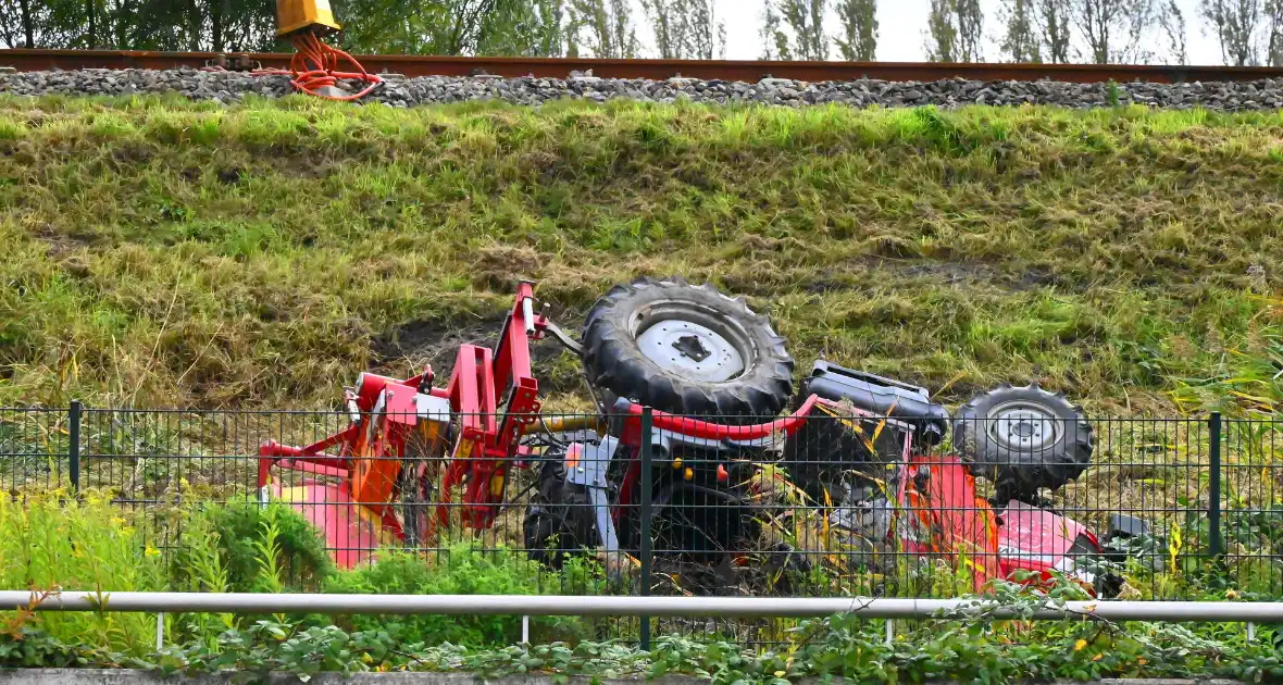 Tractormaaier kantelt - Foto 2