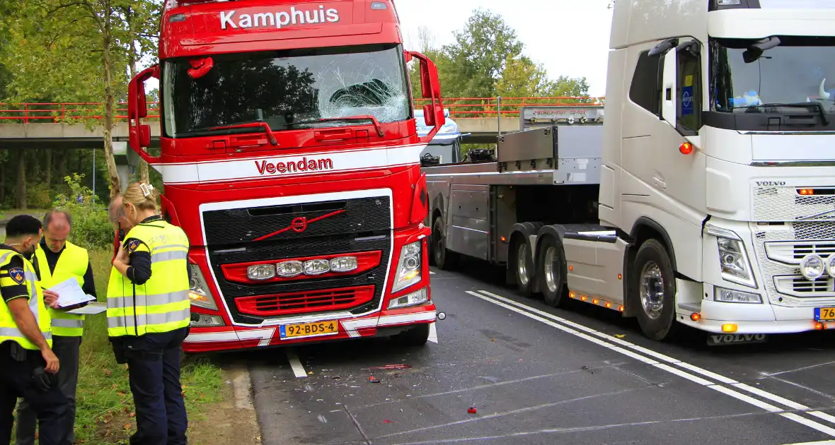 Vrachtwagen veroorzaakt kettingbotsing - Foto 2