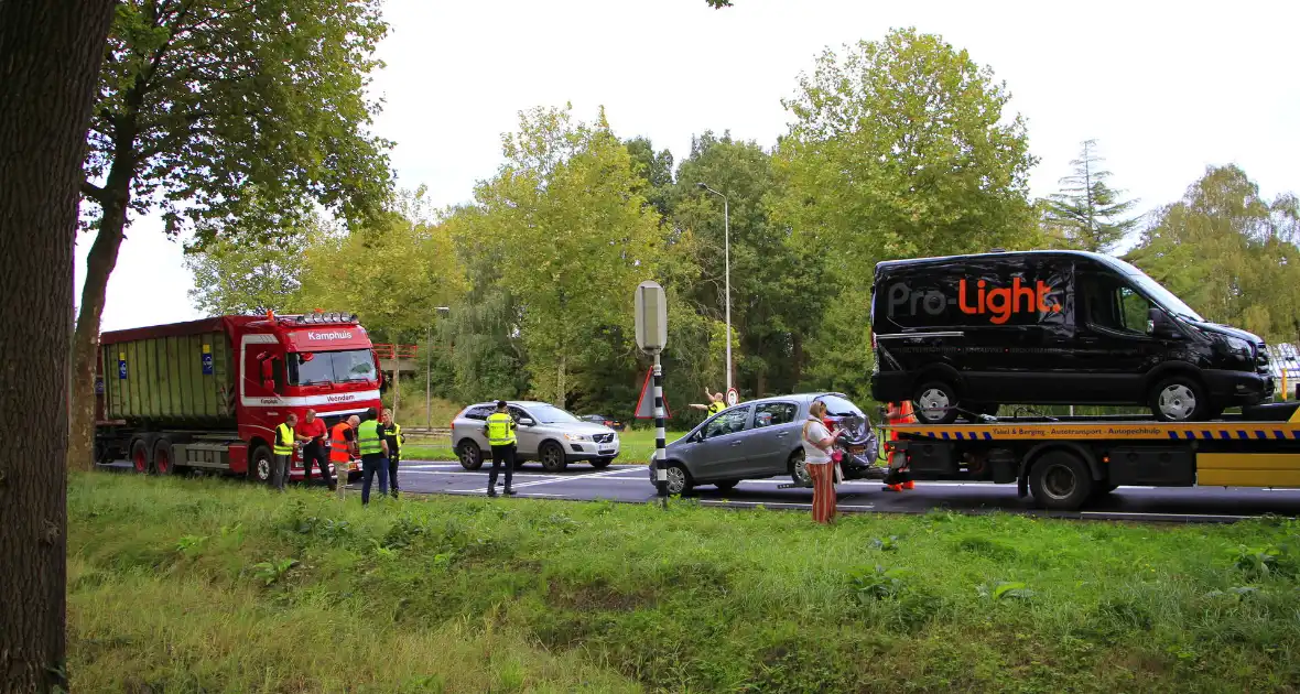 Vrachtwagen veroorzaakt kettingbotsing - Foto 3