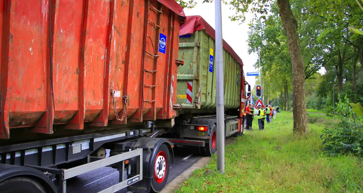 Vrachtwagen veroorzaakt kettingbotsing - Foto 5