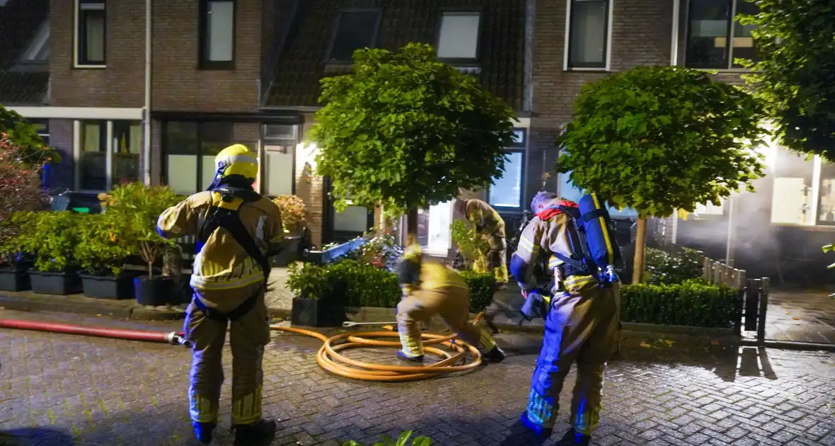 Politie onderzoekt explosie bij voordeur - Foto 1