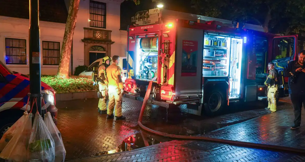 Politie onderzoekt explosie bij voordeur - Foto 4