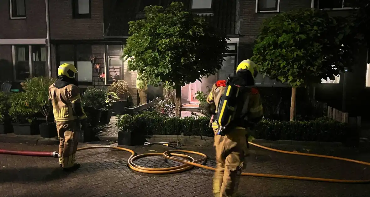 Politie onderzoekt explosie bij voordeur - Foto 7