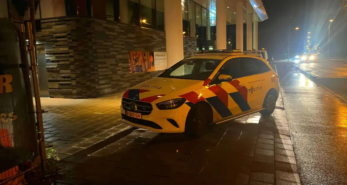 Politiehond speurt bouwterrein af wegens alarm - Foto 3