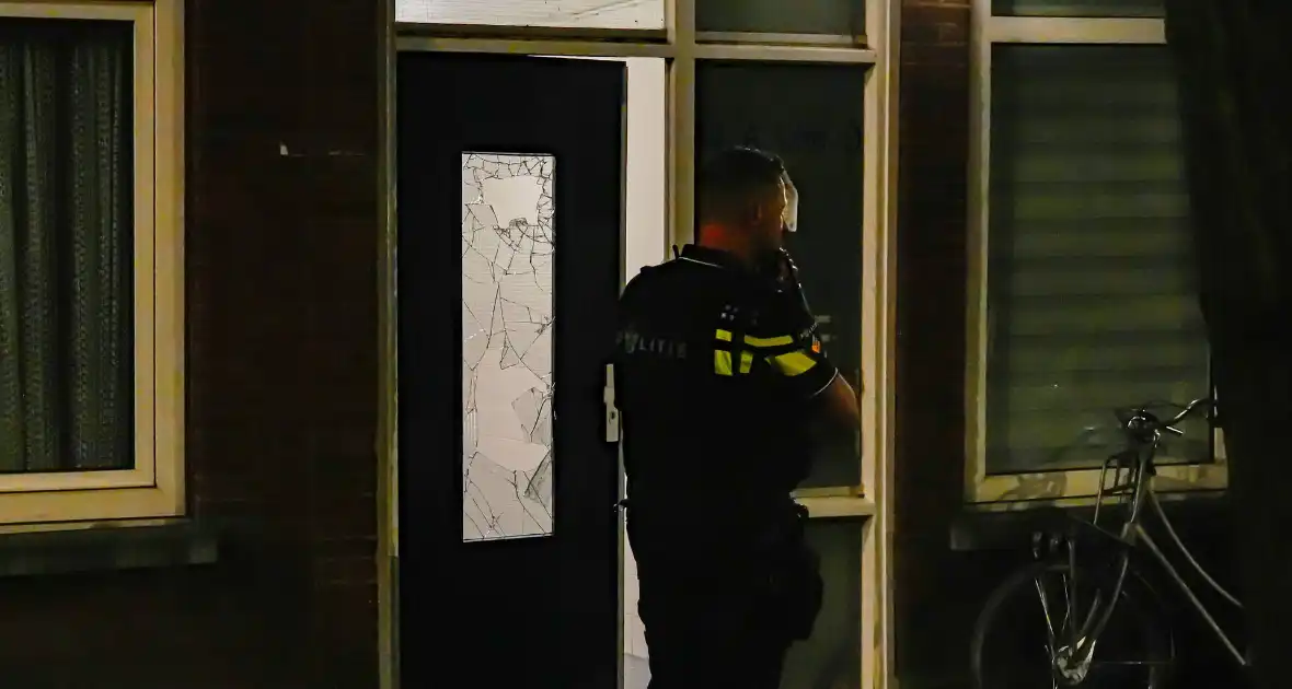 Twintig bewoners ontruimd na explosie in flatwoning - Foto 11