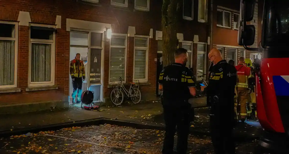 Twintig bewoners ontruimd na explosie in flatwoning - Foto 9