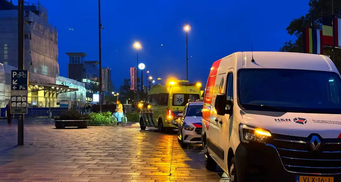 Fietser gewond bij botsing met pakketbezorger