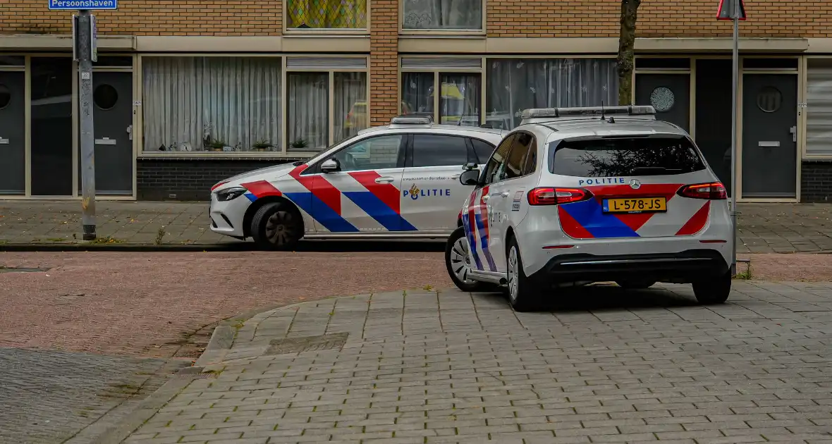 Politie massaal aanwezig na dreiging met mes - Foto 4