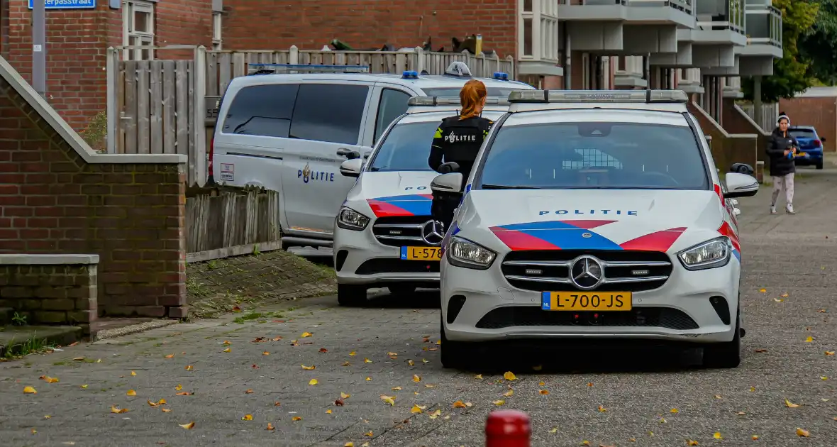 Politie massaal aanwezig na dreiging met mes - Foto 5