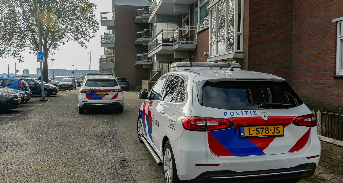 Politie massaal aanwezig na dreiging met mes - Foto 6