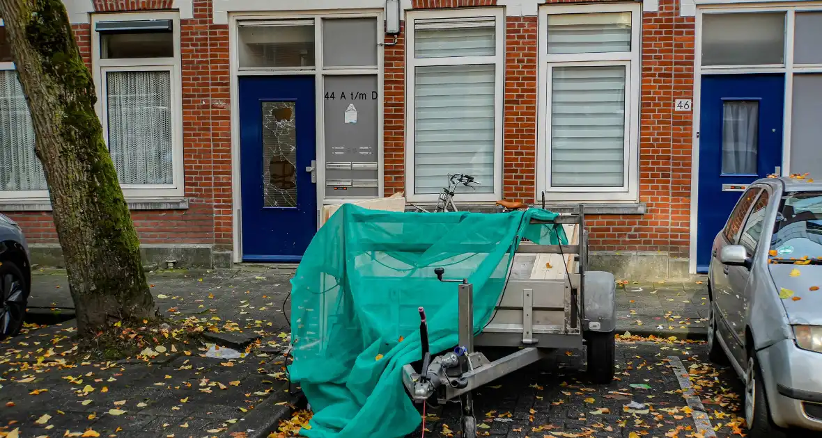 Bouwvakkers starten met schadeherstel bij flat - Foto 2