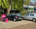 Flitsbezorger botst op uitparkerende auto