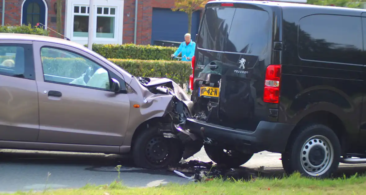 Grote opstopping door ongeval met drie voertuigen - Foto 4