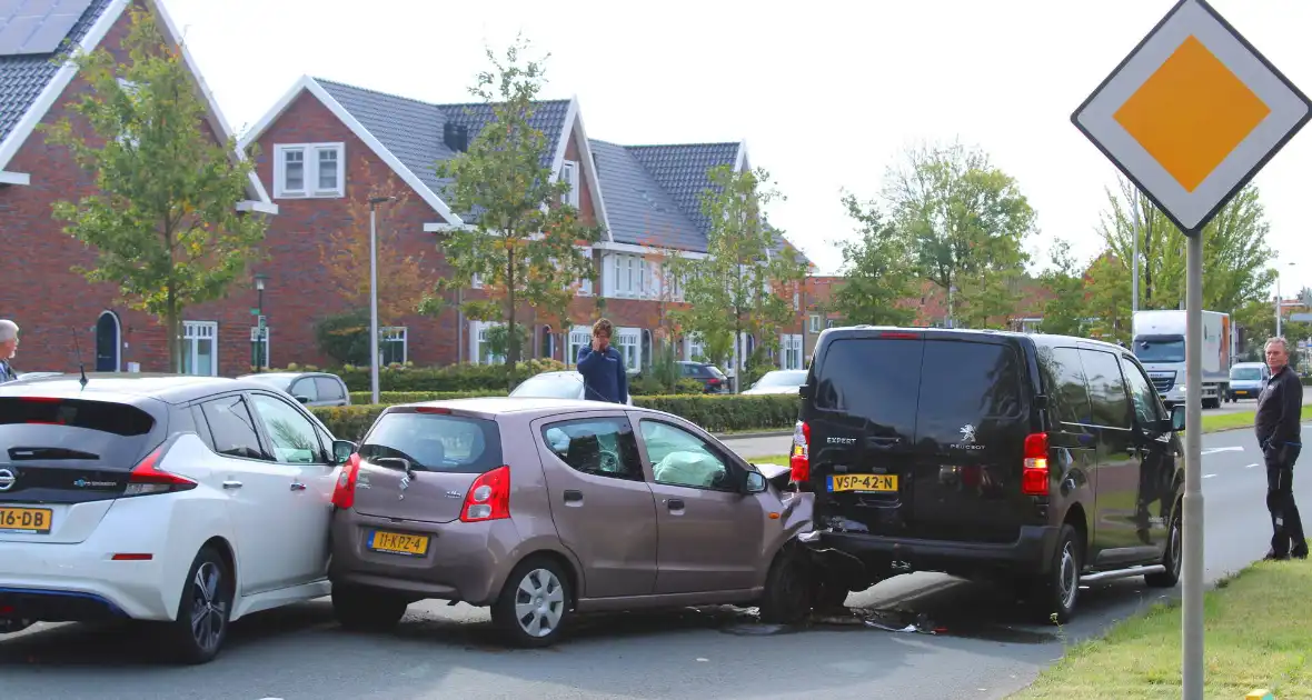 Grote opstopping door ongeval met drie voertuigen - Foto 6