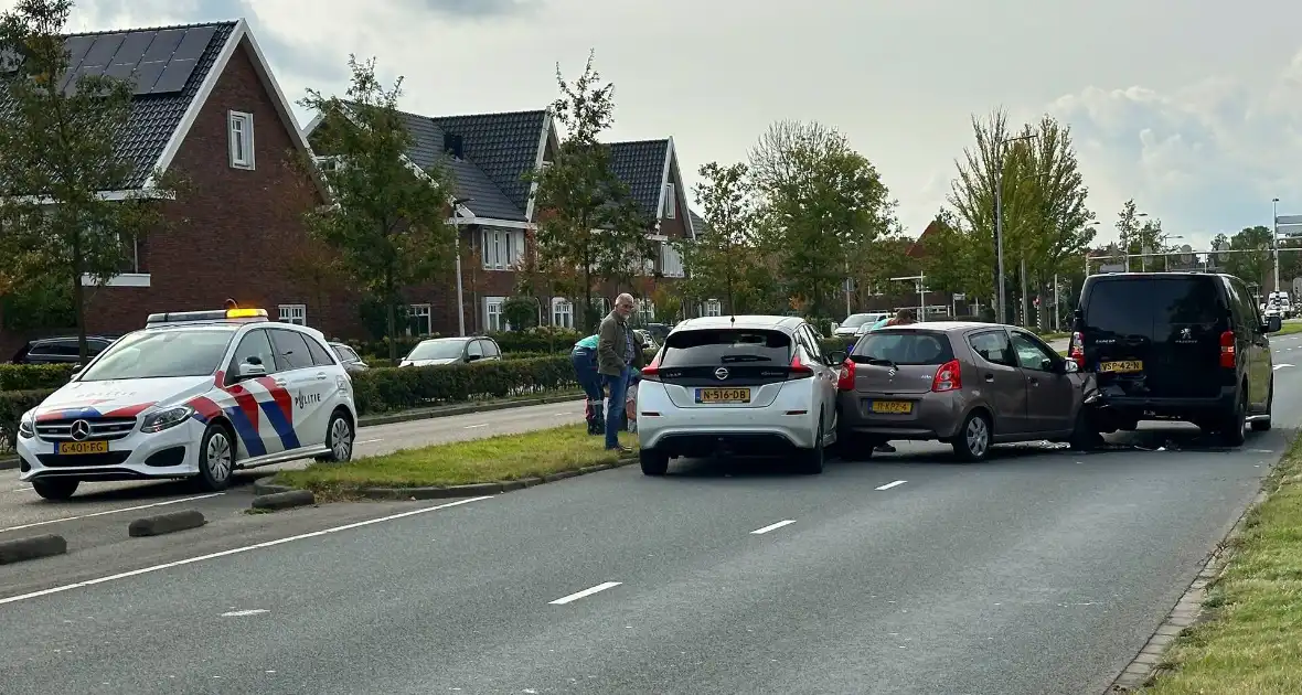 Grote opstopping door ongeval met drie voertuigen - Foto 8