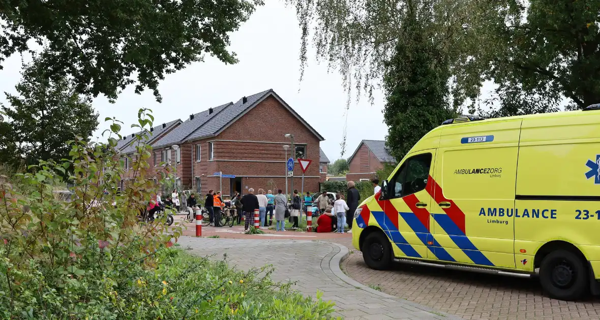 Gewonde bij aanrijding tussen scooter en fietser - Foto 1