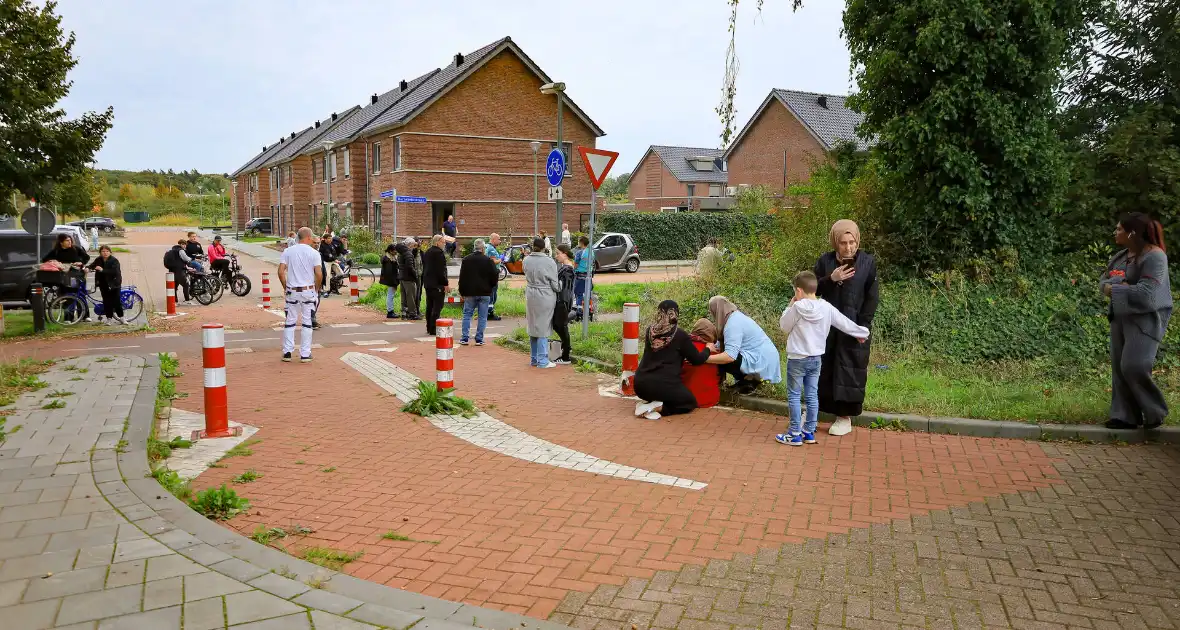 Gewonde bij aanrijding tussen scooter en fietser - Foto 2