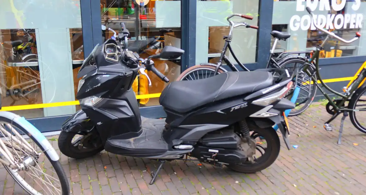 Voetganger gewond bij aanrijding met scooter - Foto 7