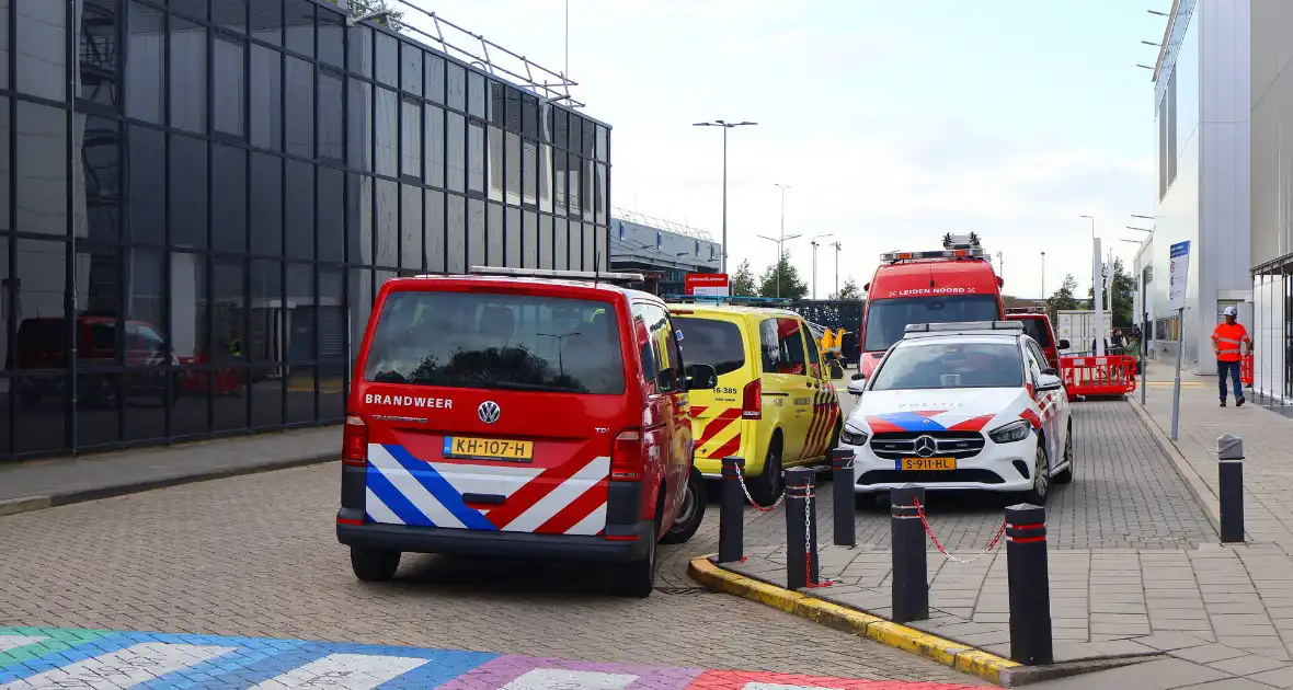 Brandweer doet onderzoek bij CO2 lekkage in pand Johnson Johnson - Foto 3