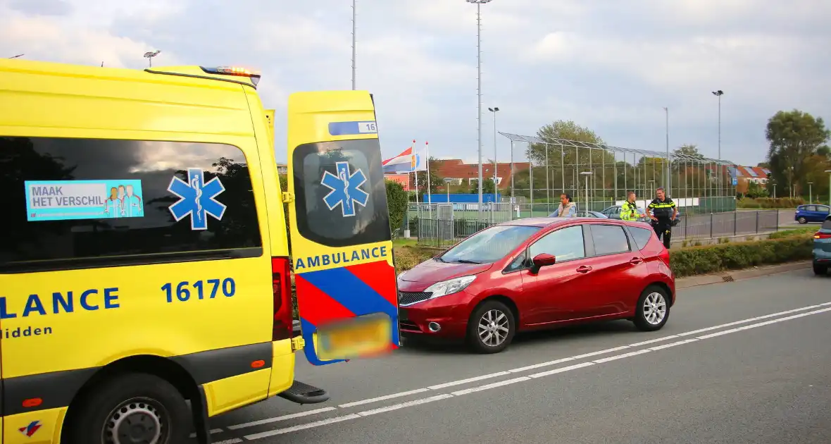 Kind op fiets geschept door automobilist - Foto 4