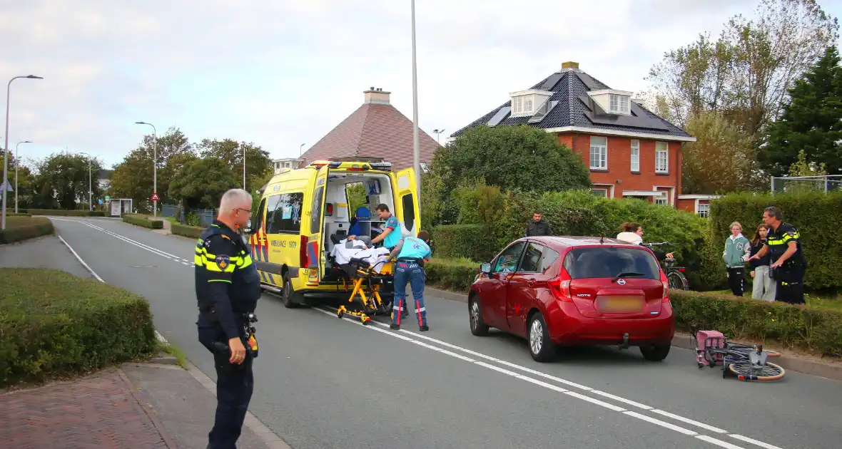 Kind op fiets geschept door automobilist - Foto 5