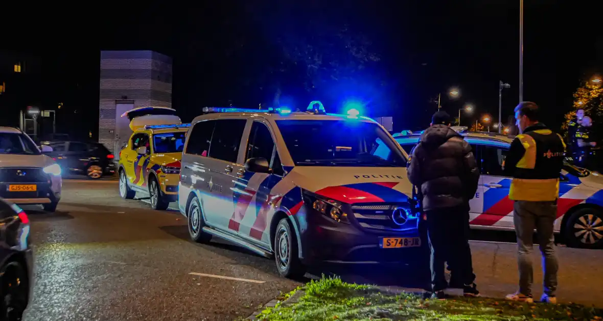 Persoon met nerfpistolen in elkaar geslagen, groep jongens slaan op de vlucht - Foto 11