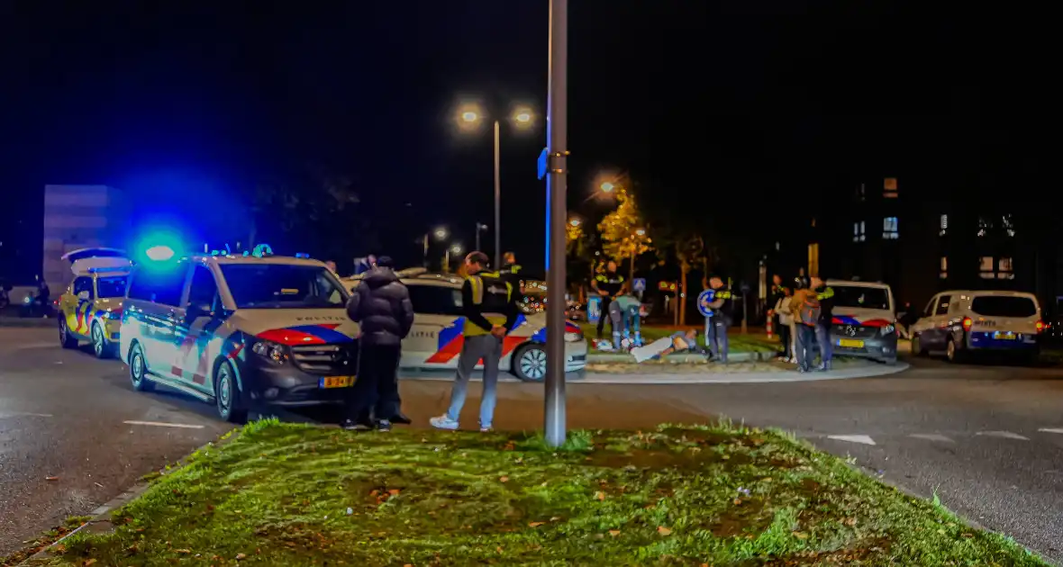 Persoon met nerfpistolen in elkaar geslagen, groep jongens slaan op de vlucht - Foto 12