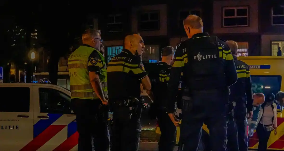 Persoon met nerfpistolen in elkaar geslagen, groep jongens slaan op de vlucht - Foto 2