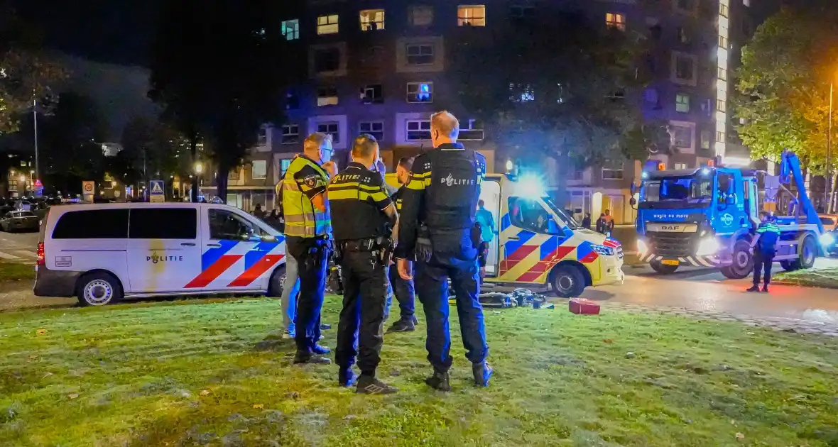 Persoon met nerfpistolen in elkaar geslagen, groep jongens slaan op de vlucht - Foto 4