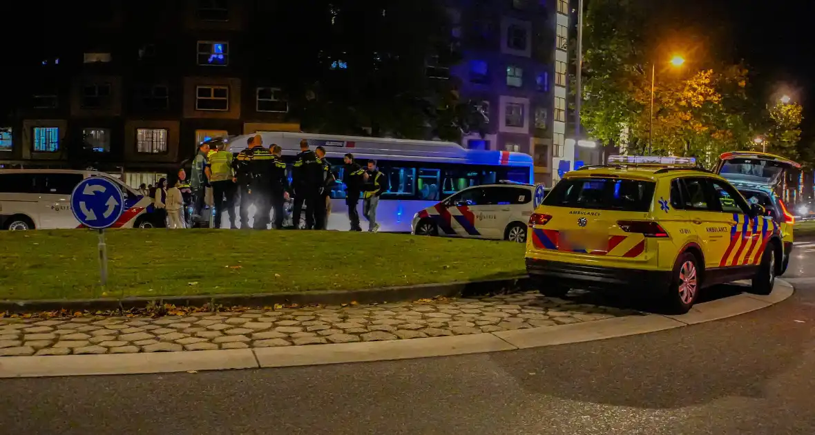 Persoon met nerfpistolen in elkaar geslagen, groep jongens slaan op de vlucht - Foto 9