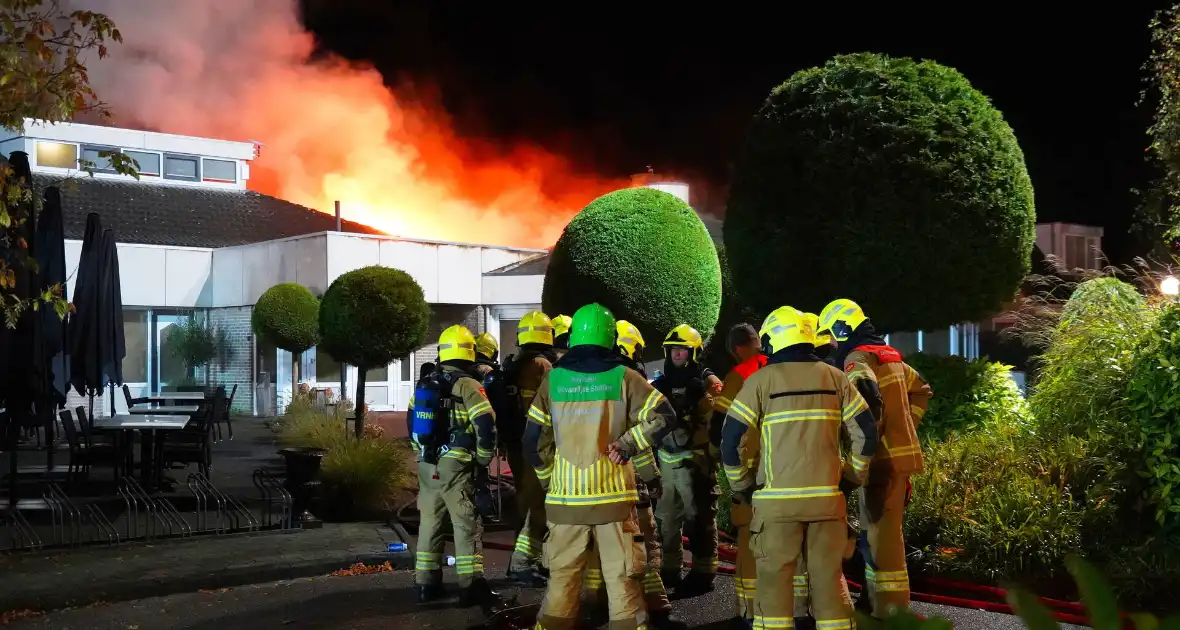 Grote rookontwikkeling bij brand bungalowpark - Foto 3