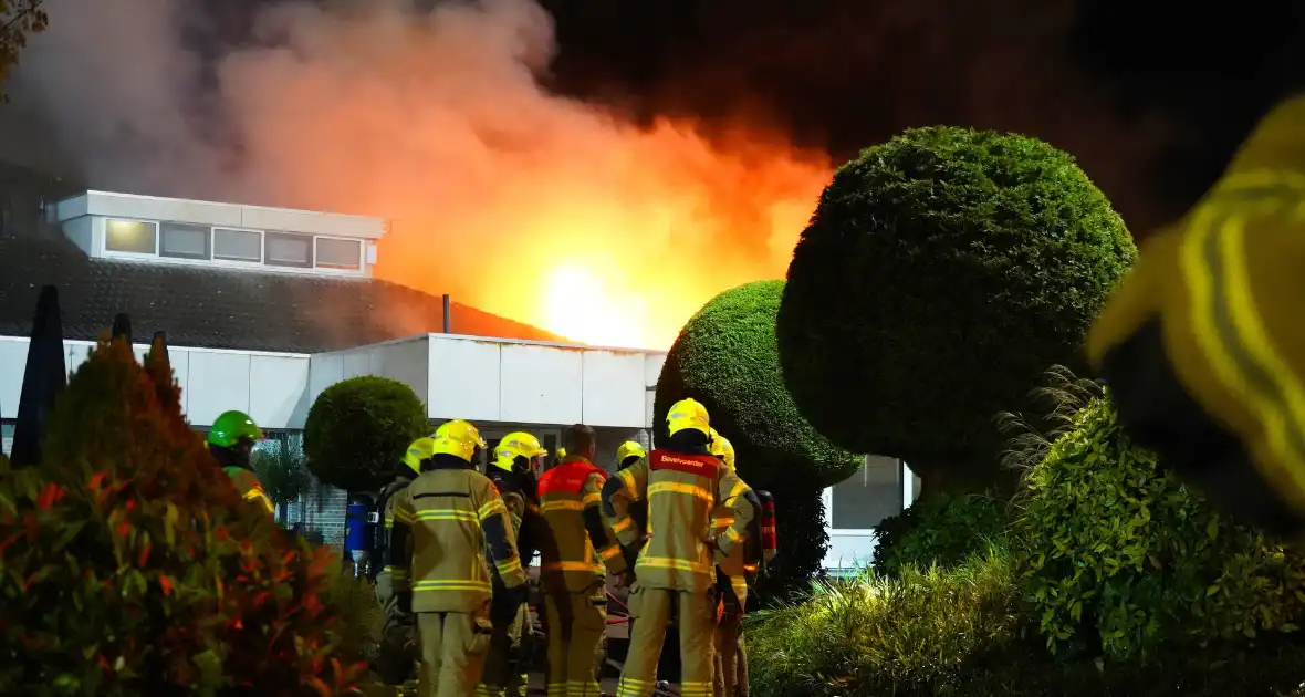 Grote rookontwikkeling bij brand bungalowpark - Foto 4