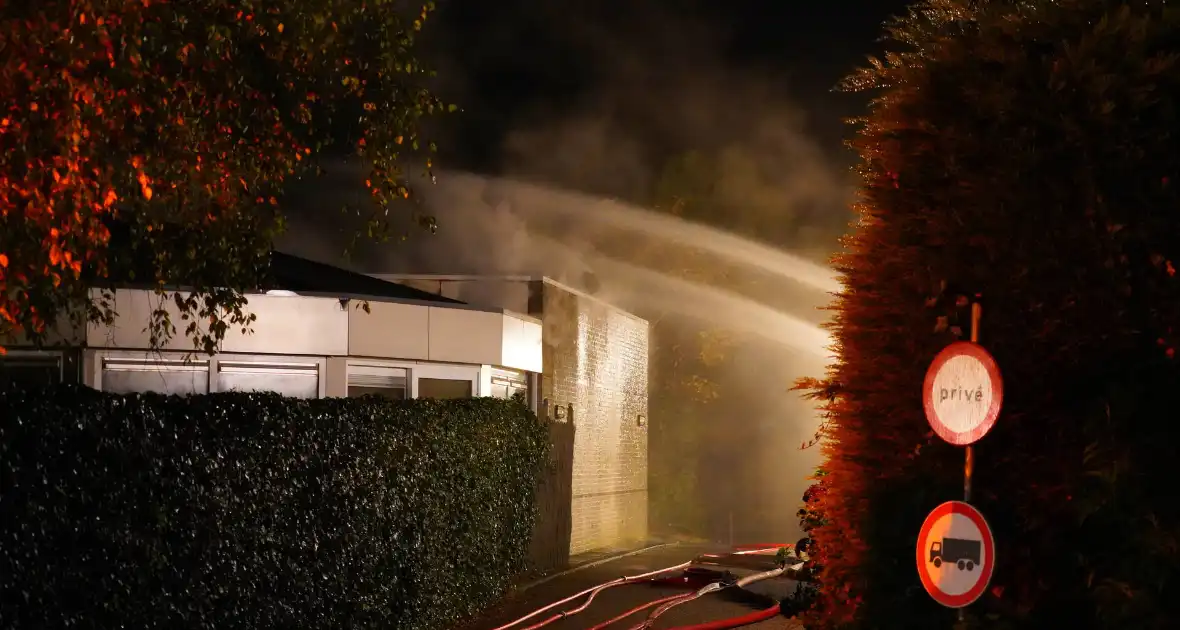 Grote rookontwikkeling bij brand bungalowpark - Foto 6