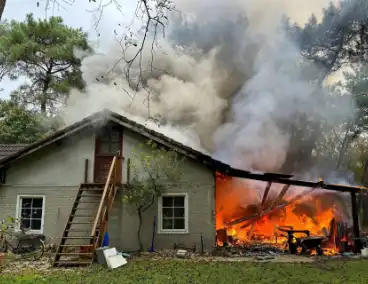 Uitslaande middelbrand in woning