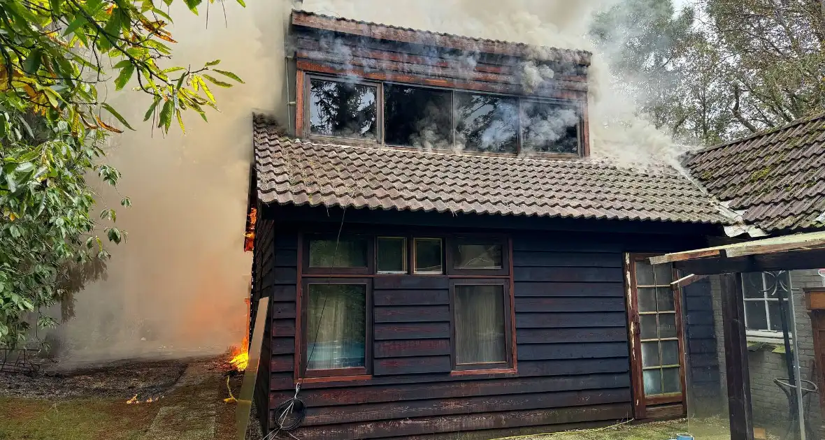 Uitslaande middelbrand in woning - Foto 1