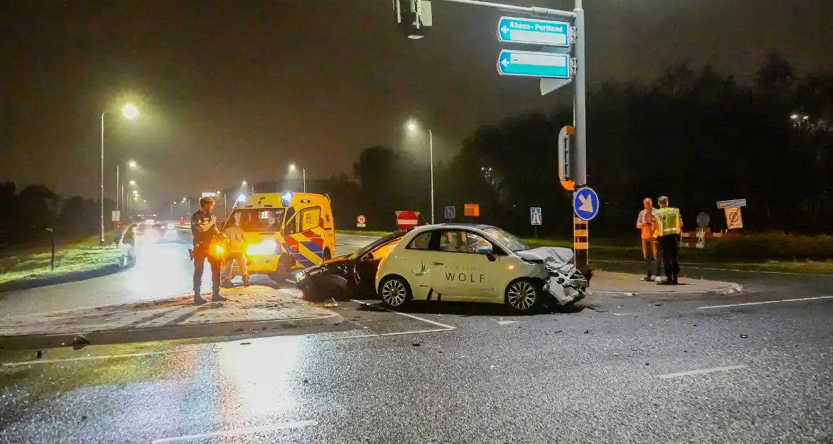 Gewonde en flinke schade bij aanrijding