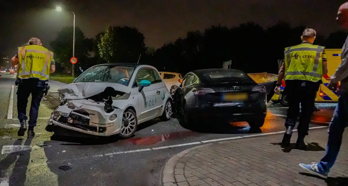 Gewonde en flinke schade bij aanrijding - Foto 1