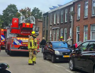 Brand in woning: Twee personen nagekeken door ambulancepersoneel