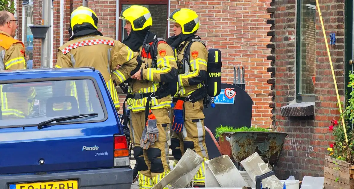 Brand in woning: Twee personen nagekeken door ambulancepersoneel - Foto 1