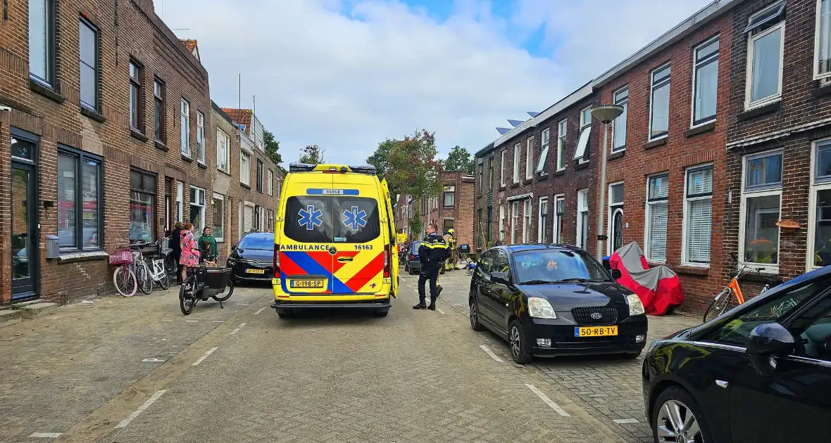 Brand in woning: Twee personen nagekeken door ambulancepersoneel - Foto 3