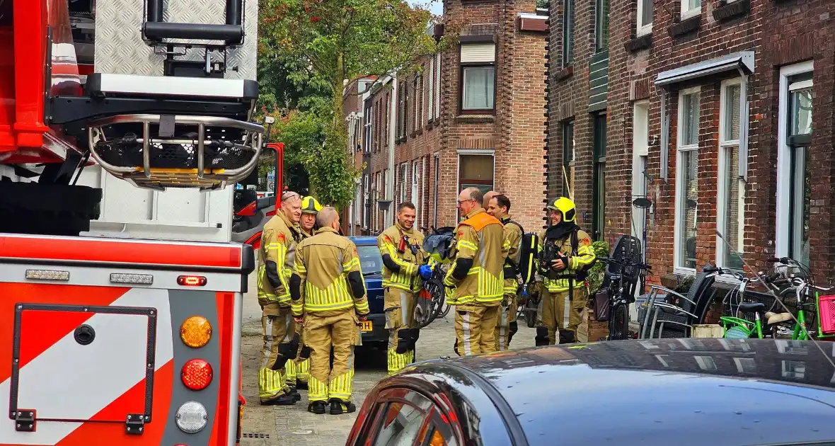 Brand in woning: Twee personen nagekeken door ambulancepersoneel - Foto 4