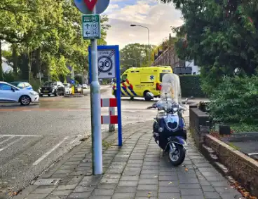 Scooterrijder gewond naar ziekenhuis