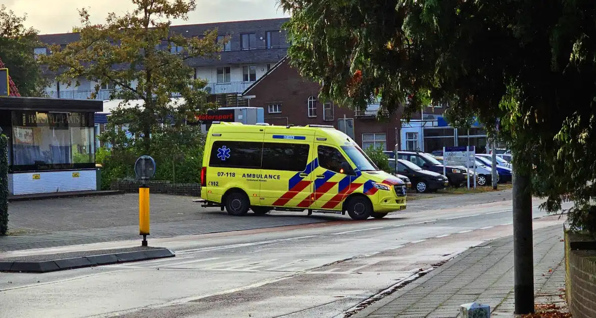 Scooterrijder gewond naar ziekenhuis - Foto 1