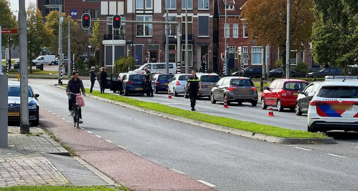 Kop-staart ongeval voor verkeerslichten