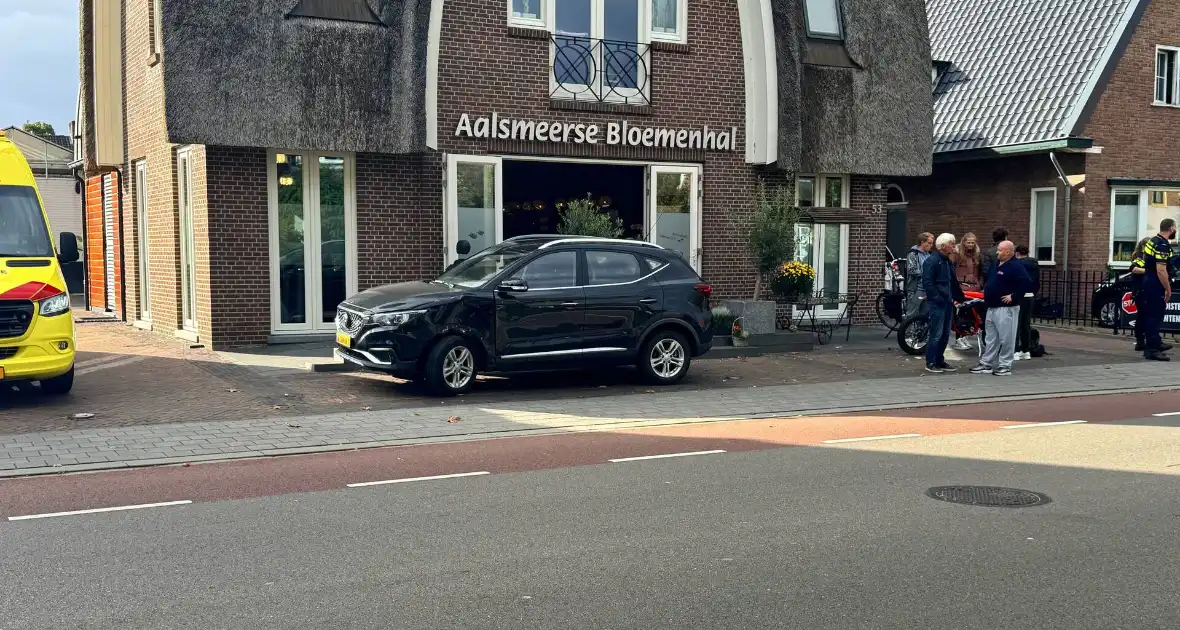 Brommerrijder en automobilist met elkaar in botsing - Foto 1